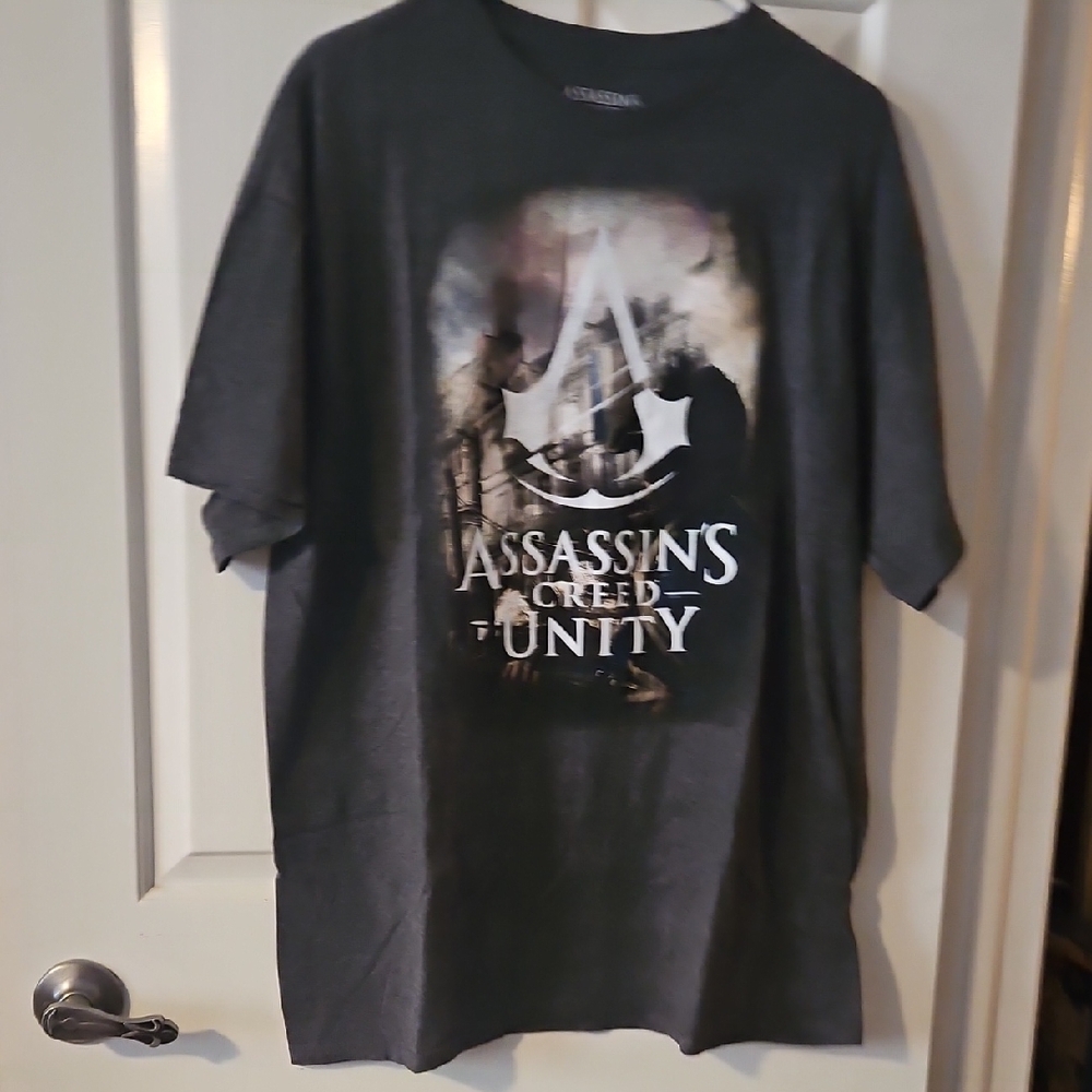 NWOT Unity Assasins Creed Gray T-Shirt for Men